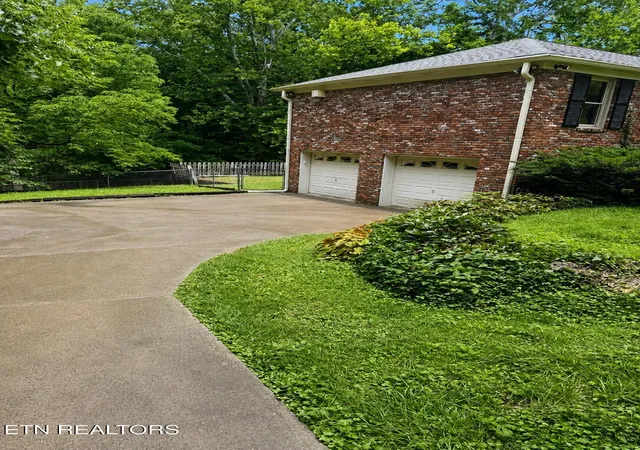 Photo 3 of Sale Pending at 5212 Yorktown Rd, Knoxville, TN 37920 | MLS# 1344046 | Listing updated on 2026-07-17