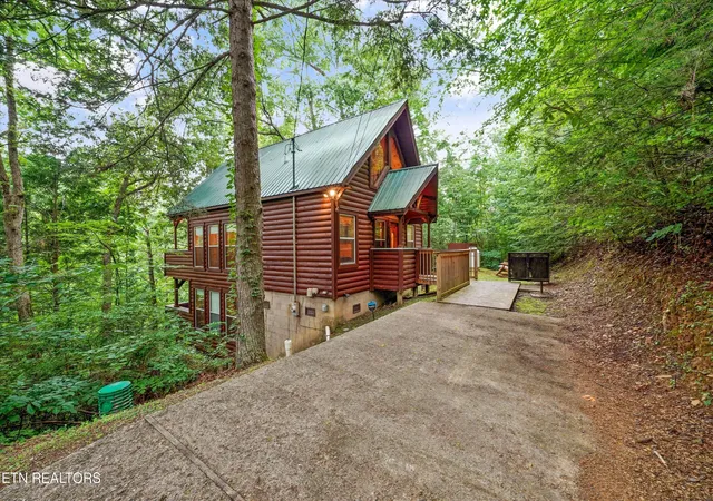 3rd image of 1713 Oakridge View Ln, Sevierville, TN 37876 | MLS# 1344138