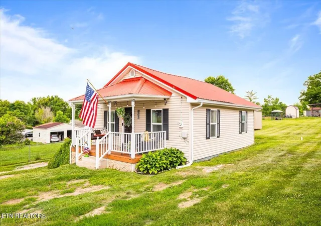 Homes for sale in La Follette, TN | 502 S 12th St, La Follette, TN 37766 | MLS# 1345810