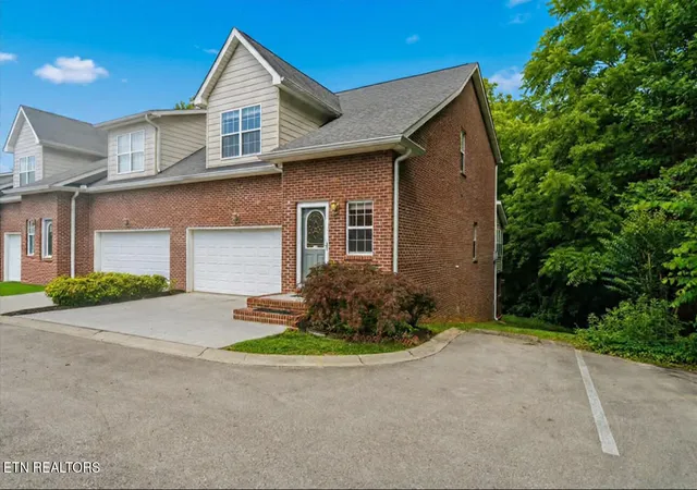 Photo 2 of Sale Pending at 8601 Ashbourne Way, Knoxville, TN 37923 | MLS# 1345089 | Listing updated on 2026-08-19