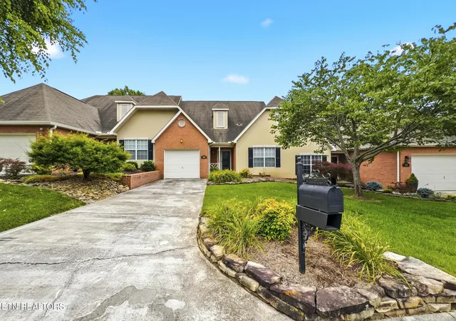 Photo 1 of Sale Pending at 2605 Knob Crk Ln, Knoxville, TN 37912 | MLS# 1344052 | Listing updated on 2026-09-15
