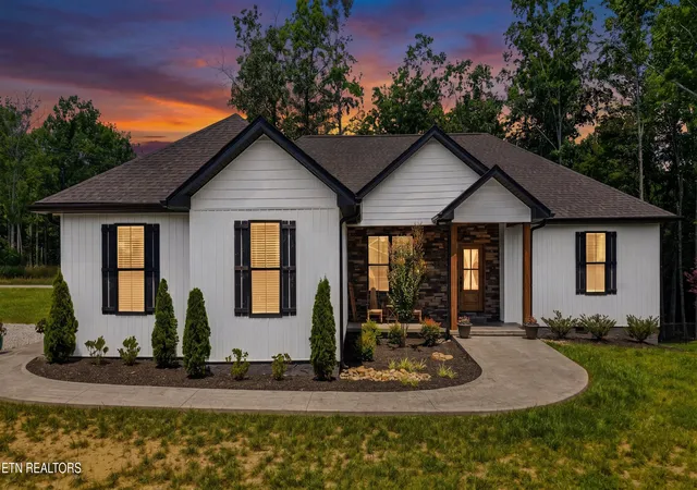 Homes for sale in Oneida, TN | 738 Toomey Falls Rd, Oneida, TN 37841 | MLS# 1343940