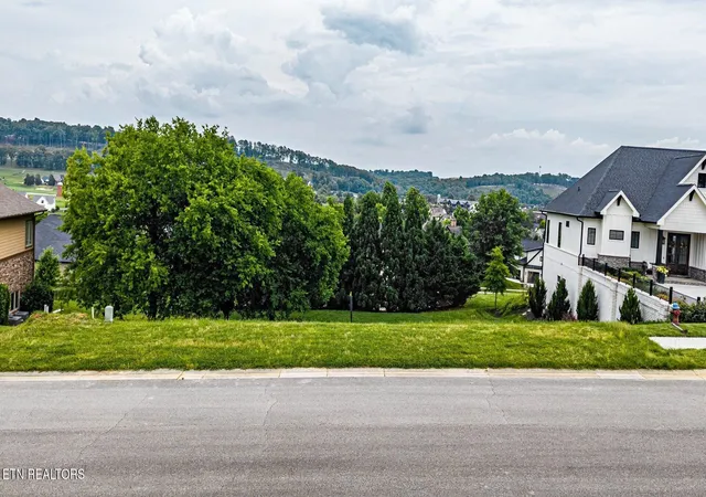 Homes for sale in Loudon, TN | 1587 Eagle Point Dr, Loudon, TN 37774 | MLS# 1344045