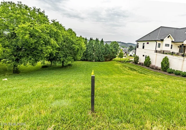 Homes for sale in Loudon, TN | 1587 Eagle Point Dr, Loudon, TN 37774 | MLS# 1344045