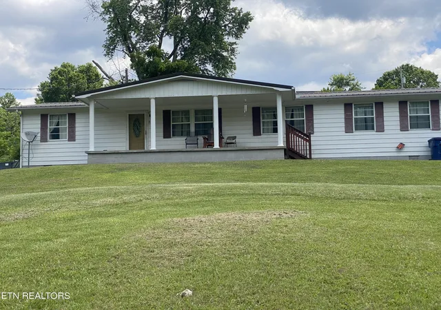 Homes for sale in Middlesboro, KY | 64 Dunlap Hollow Rd, Middlesboro, KY 40965 | MLS# 1343957