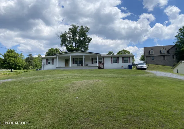 Homes for sale in Middlesboro, KY | 64 Dunlap Hollow Rd, Middlesboro, KY 40965 | MLS# 1343957