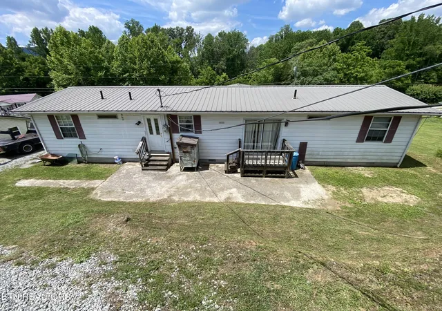 Homes for sale in Middlesboro, KY | 64 Dunlap Hollow Rd, Middlesboro, KY 40965 | MLS# 1343957