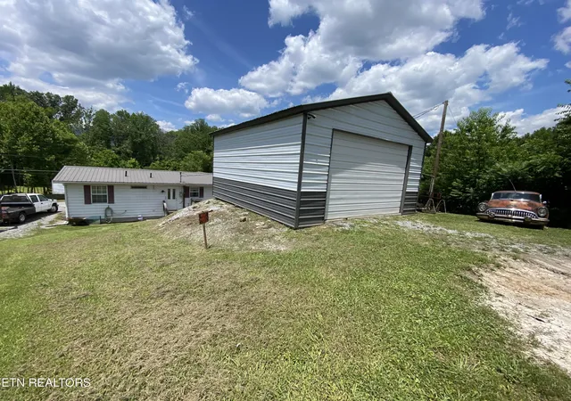 Homes for sale in Middlesboro, KY | 64 Dunlap Hollow Rd, Middlesboro, KY 40965 | MLS# 1343957