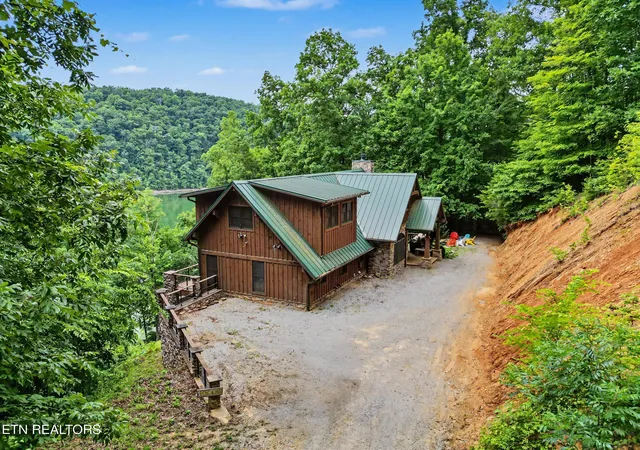 2nd image of 836 & 835 Jacks Bluff Rd, New Tazewell, TN 37825 | MLS# 1344106
