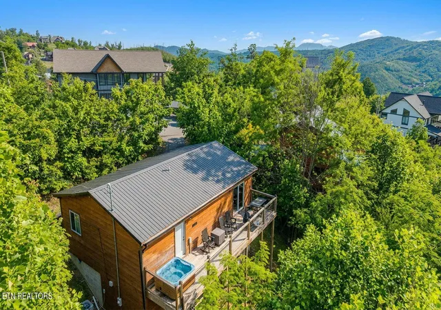 Photo 1 of Single family home for sale at 628 Pinecrest Dr, Gatlinburg, TN 37738 | MLS# 1344280 | Listing updated on 2026-10-01