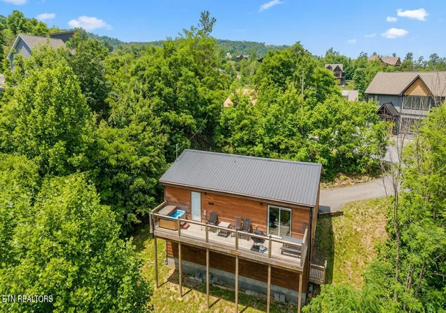 Homes for sale in Gatlinburg, TN | 628 Pinecrest Dr, Gatlinburg, TN 37738 | MLS# 1344280