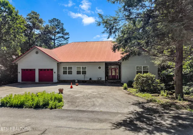 Photo 3 of Single family home for sale at 122 Lakeside Tr, Townsend, TN 37882 | MLS# 1347095 | Listing updated on 2026-08-10