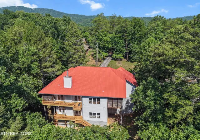 Photo 3 of Single family home for sale at 122 Lakeside Tr, Townsend, TN 37882 | MLS# 1347095 | Listing updated on 2026-08-10