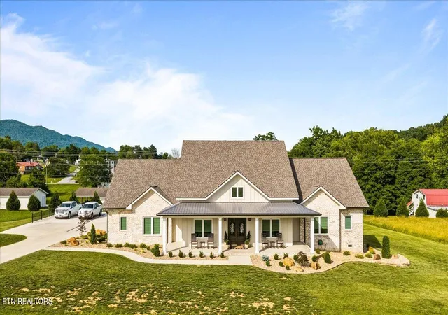 Homes for sale in Jacksboro, TN | 195 Grandview Ln, Jacksboro, TN 37757 | MLS# 1344078