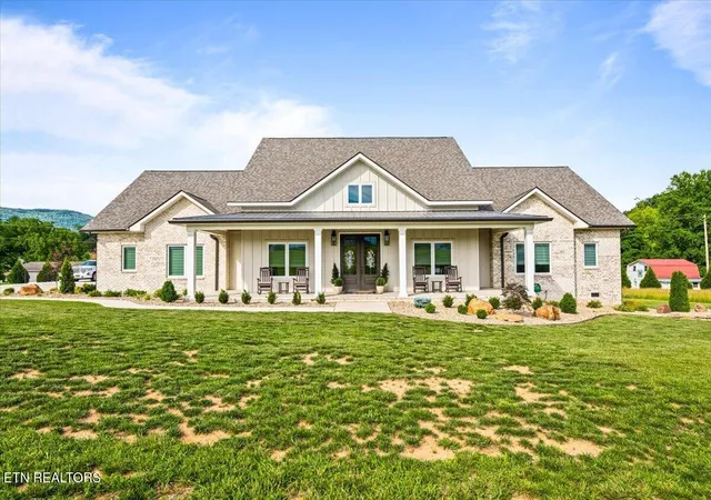Homes for sale in Jacksboro, TN | 195 Grandview Ln, Jacksboro, TN 37757 | MLS# 1344078