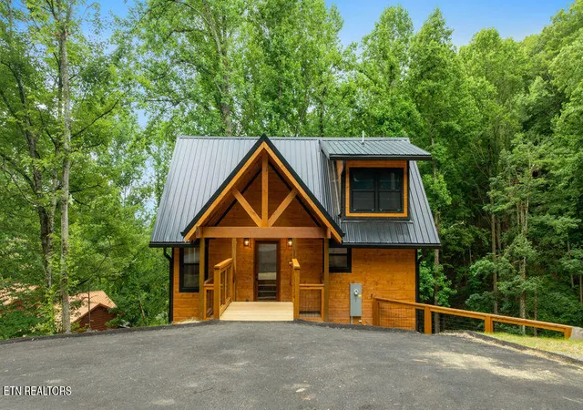 Homes for sale in Gatlinburg, TN | 1123 Raintree Rd, Gatlinburg, TN 37738 | MLS# 1344001