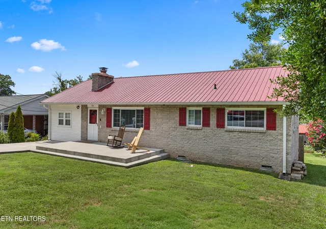 Homes for sale in Kingston, TN | 812 Brown Ave, Kingston, TN 37763 | MLS# 1347392