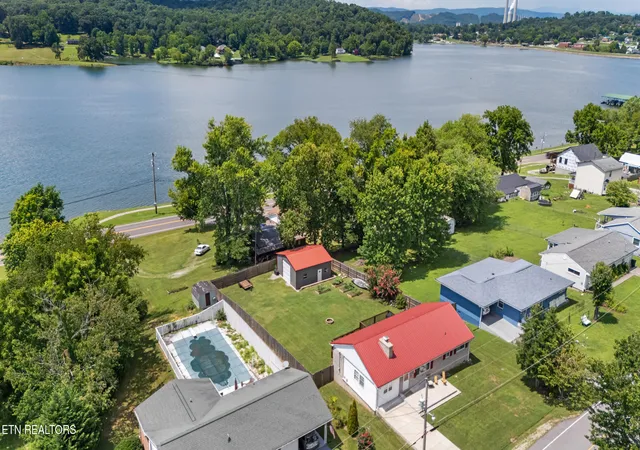 Homes for sale in Kingston, TN | 812 Brown Ave, Kingston, TN 37763 | MLS# 1347392