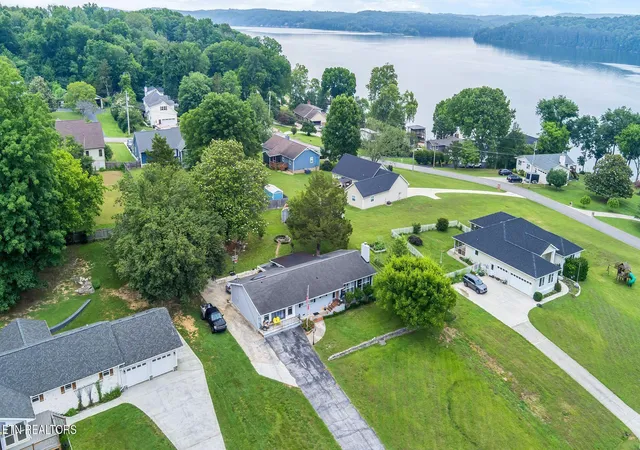 Homes for sale in Soddy Daisy, TN | 2143 S Shore Acres Rd, Soddy Daisy, TN 37379 | MLS# 1344112