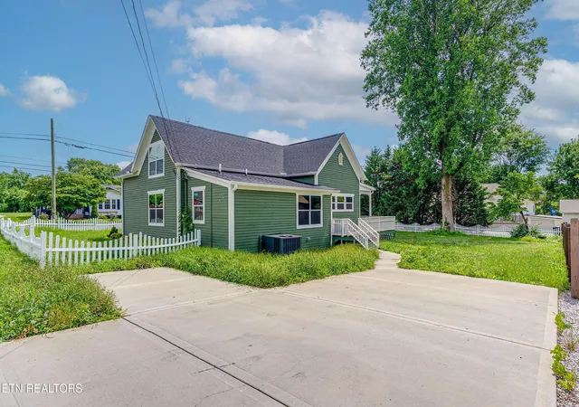 2nd image of 413 E Inskip Dr, Knoxville, TN 37912 | MLS# 1344186