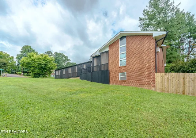 Homes for sale in Knoxville, TN | 1414 Rosalyn Dr, Knoxville, TN 37914 | MLS# 1345511