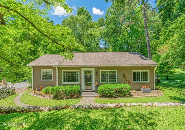 Homes for sale in Knoxville, TN | 509 Highland Hills Rd, Knoxville, TN 37919 | MLS# 1344113