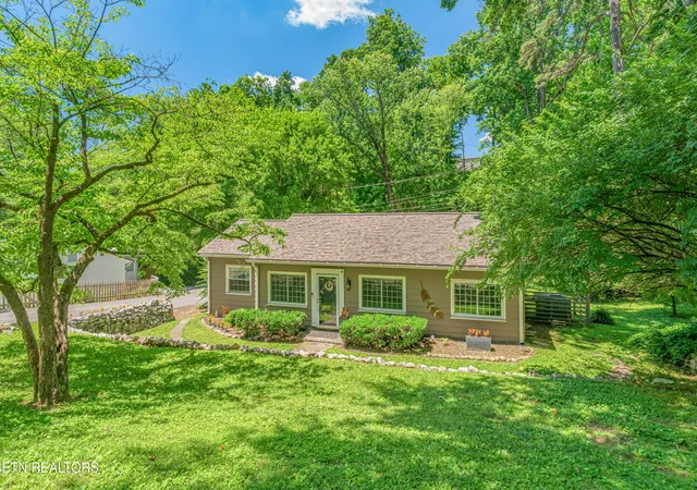 Homes for sale in Knoxville, TN | 509 Highland Hills Rd, Knoxville, TN 37919 | MLS# 1344113