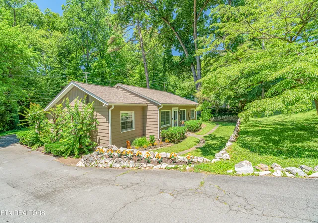 Homes for sale in Knoxville, TN | 509 Highland Hills Rd, Knoxville, TN 37919 | MLS# 1344113