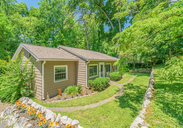 Homes for sale in Knoxville, TN | 509 Highland Hills Rd, Knoxville, TN 37919 | MLS# 1344113