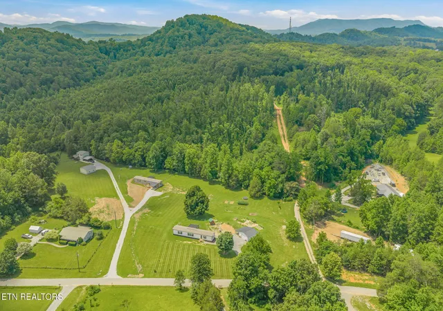 Homes for sale in Tellico Plains, TN | 286 Jd Farms Rd, Tellico Plains, TN 37385 | MLS# 1344411