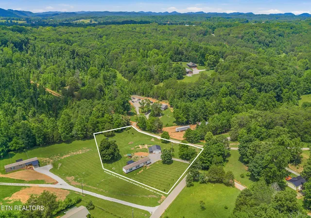 Homes for sale in Tellico Plains, TN | 286 Jd Farms Rd, Tellico Plains, TN 37385 | MLS# 1344411