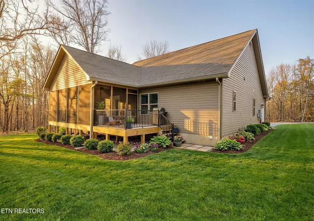 Photo 4 of Single family home for sale at 382 Saint George Dr, Crossville, TN 38558 | MLS# 1344130 | Listing updated on 2026-08-25