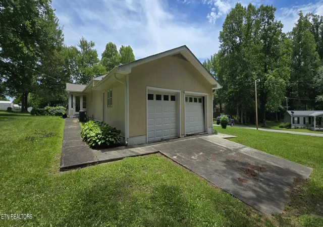 Homes for sale in Oneida, TN | 196 Shady Ln, Oneida, TN 37841 | MLS# 1344800