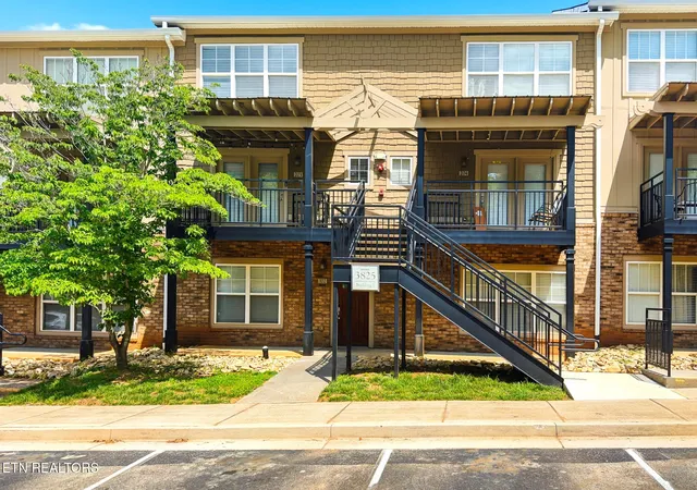 Homes for sale in Knoxville, TN | 3825 Cherokee Woods Blg 1, Unit 203 Wy, Knoxville, TN 37920 | MLS# 1344699