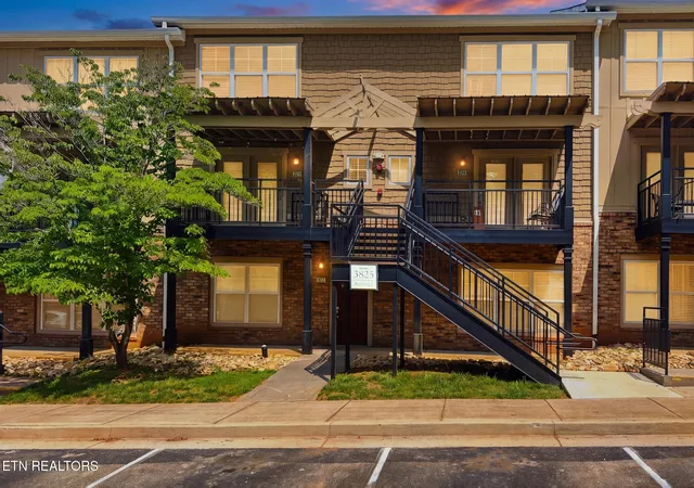 Homes for sale in Knoxville, TN | 3825 Cherokee Woods Blg 1, Unit 203 Wy, Knoxville, TN 37920 | MLS# 1344699