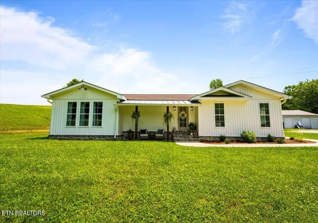 Homes for sale in Speedwell, TN | 211 Pump Hollow Rd, Speedwell, TN 37870 | MLS# 1344573