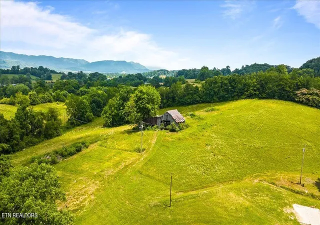 Homes for sale in Speedwell, TN | 211 Pump Hollow Rd, Speedwell, TN 37870 | MLS# 1344573