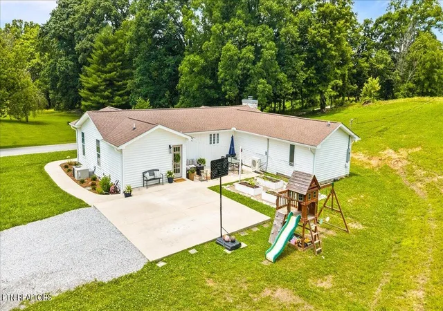 Homes for sale in Speedwell, TN | 211 Pump Hollow Rd, Speedwell, TN 37870 | MLS# 1344573