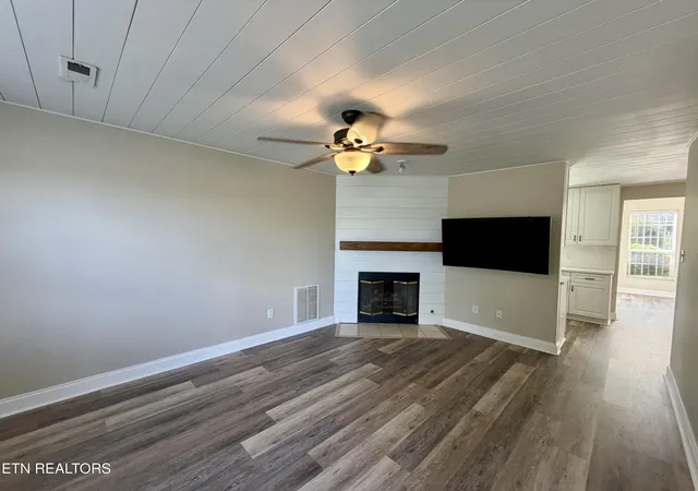 Photo 3 of Single family home for sale at 2337 Scanlon Ct, Powell, TN 37849 | MLS# 1344223 | Listing updated on 2026-09-11