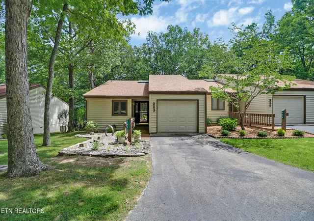 Homes for sale in Crossville, TN | 383 Lake Catherine Ct, Crossville, TN 38558 | MLS# 1344924