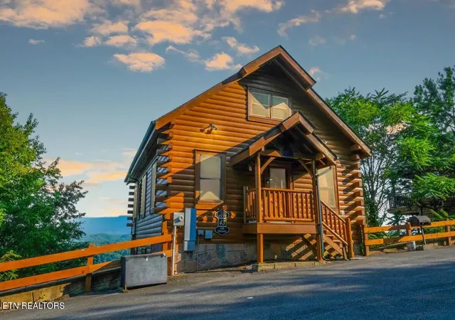 Photo 1 of Sale Pending at 2971 Legacy Vista Dr, Sevierville, TN 37876 | MLS# 1344200 | Listing updated on 2026-10-07