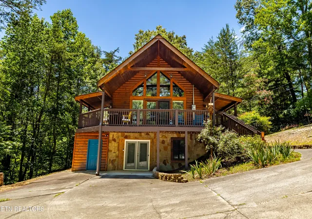 Photo 3 of Single family home for sale at 3447 Dogwood Cir, Pigeon Forge, TN 37863 | MLS# 1344385 | Listing updated on 2026-09-22