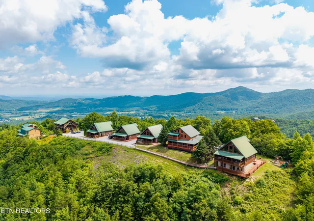 Photo 2 of Sale Pending at 3661 Buckeye Knob Way, Sevierville, TN 37862 | MLS# 1344678 | Listing updated on 2026-09-15