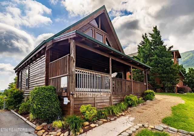 Photo 3 of Sale Pending at 3661 Buckeye Knob Way, Sevierville, TN 37862 | MLS# 1344678 | Listing updated on 2026-09-15