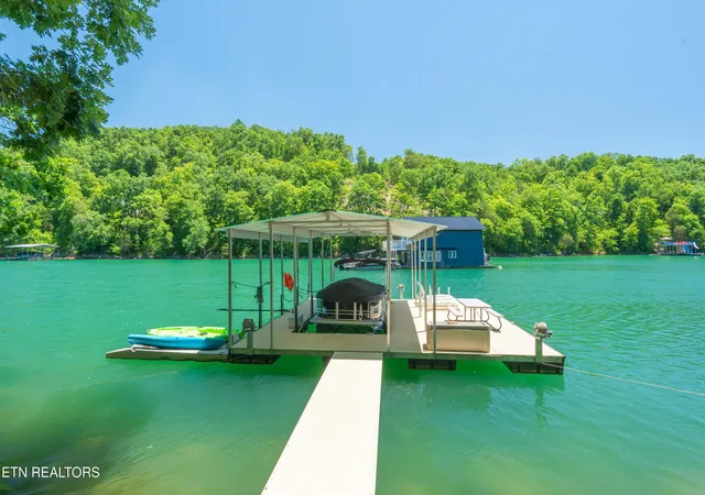Homes for sale in Speedwell, TN | 147 Flat Lake Cir, Speedwell, TN 37870 | MLS# 1344290