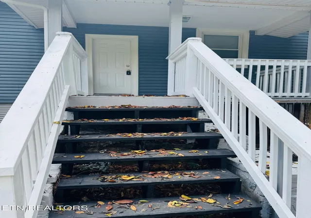 3rd image of 2027 Dandridge Ave, Knoxville, TN 37915 | MLS# 1344869