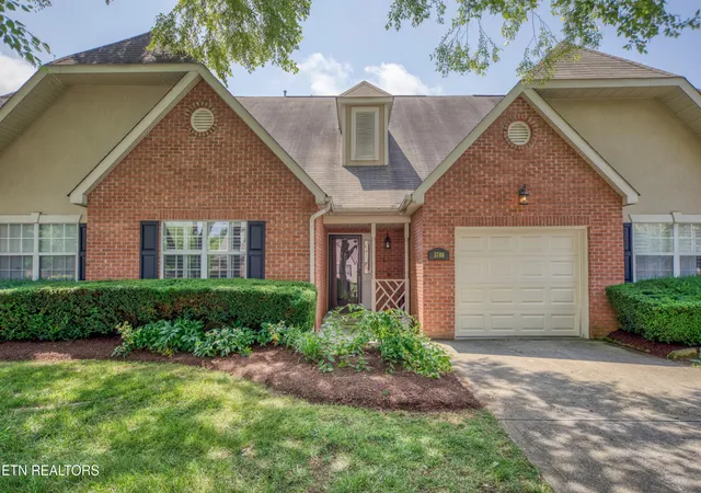 Photo 4 of Sale Pending at 5708 Boones Crk Ln, Knoxville, TN 37912 | MLS# 1344361 | Listing updated on 2026-07-04