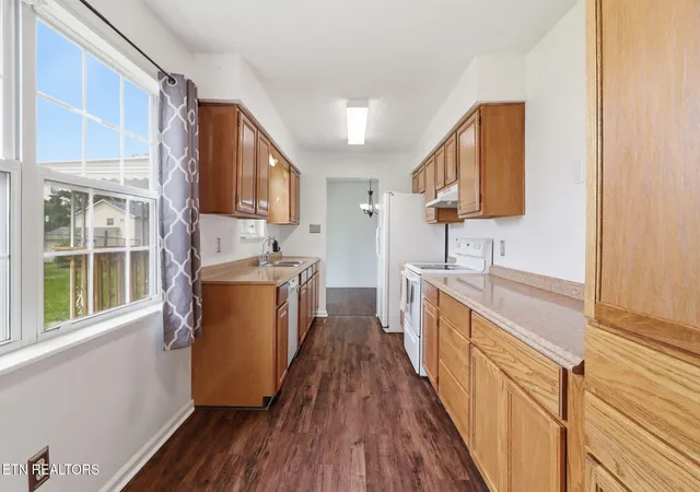Photo 3 of Single family home for sale at 6032 Newington Ln, Knoxville, TN 37912 | MLS# 1346728 | Listing updated on 2026-09-17