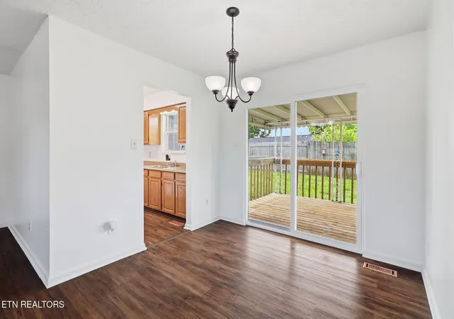 Photo 4 of Single family home for sale at 6032 Newington Ln, Knoxville, TN 37912 | MLS# 1346728 | Listing updated on 2026-09-17