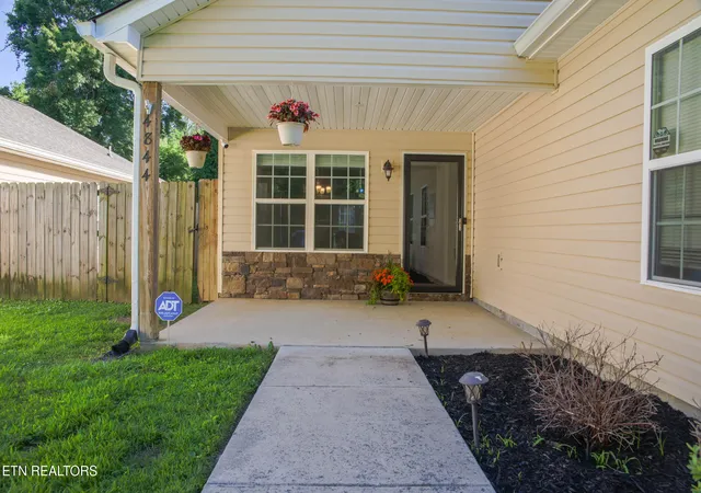 Photo 2 of Single family home for sale at 4844 Pawnee Tr, Chattanooga, TN 37411 | MLS# 1344533 | Listing updated on 2026-09-13